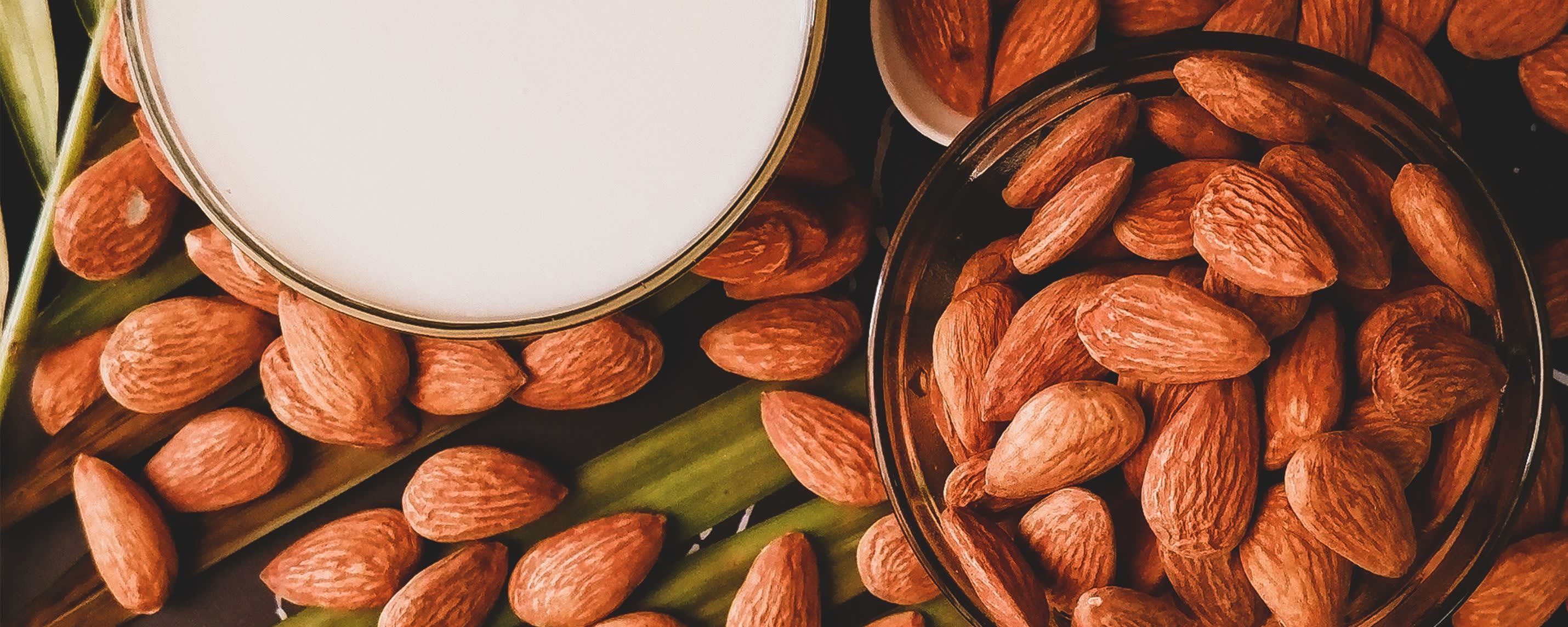 Dolce Foglia Almond Flavor banner